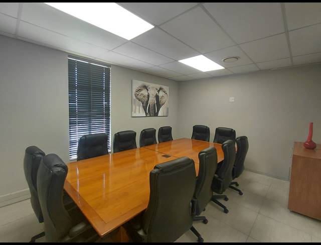 424M² OFFICE FOR SALE IN DAINFERN